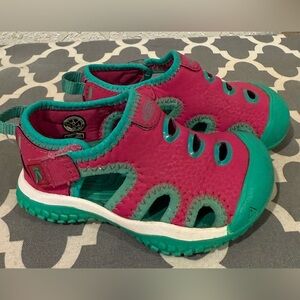 KEEN Stingray Sandal - Toddler size 5 in great condition.